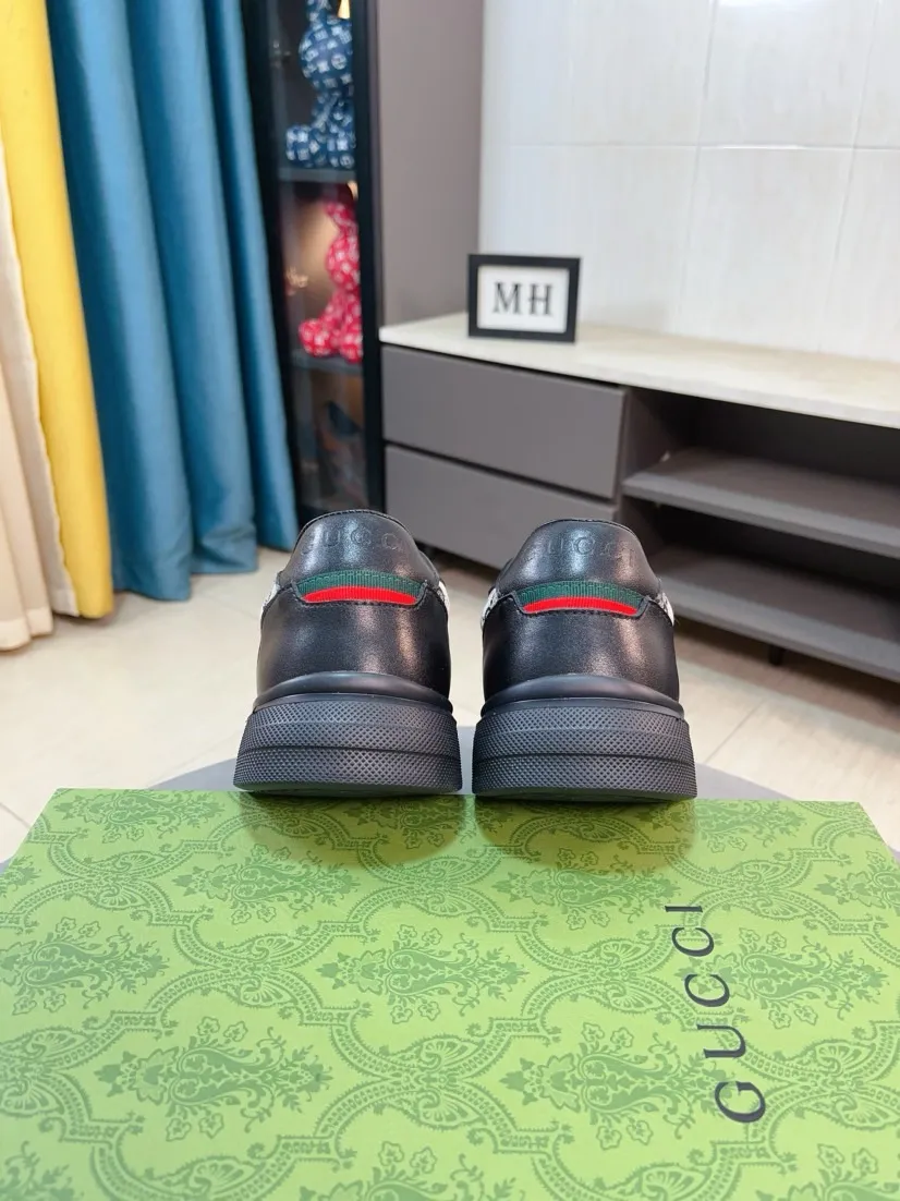 Men's shoes 💰400🌹🌹GUCCI [Gucci] New high-end brand of men's shoes, the latest fashionable casual men's shoes, trendy and versatile style, relaxed and sporty style, uppers imported from Italy, first-layer cowhide, genuine leather lining and ultra-fine workmanship. Original personalized fashionable rubber wear-resistant outsole, light and comfortable on the foot, size 38-44